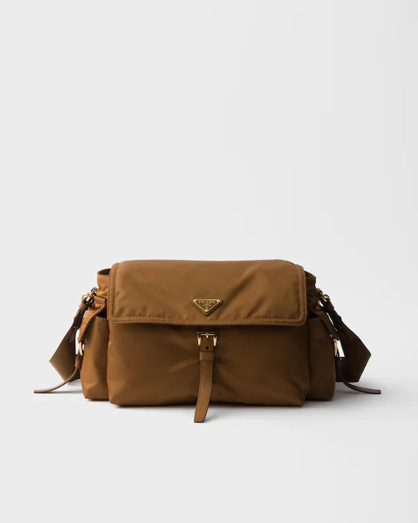 Bolsa de ombro grande Prada Explore em Re-Nylon com aba