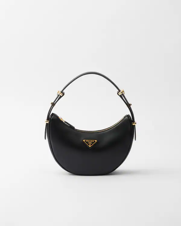 Bolsa de ombro pequena em couro Prada Arqué