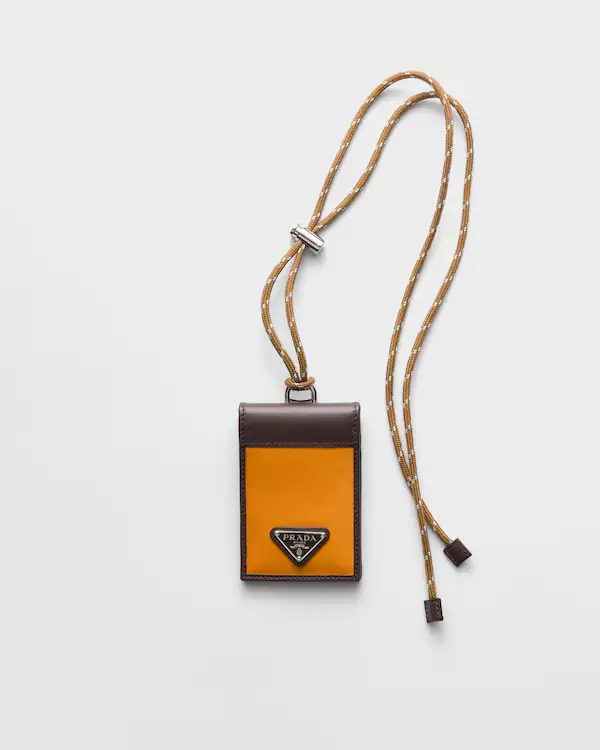 Porta-cartões Prada Speedrock em Re-Nylon e couro com alça
