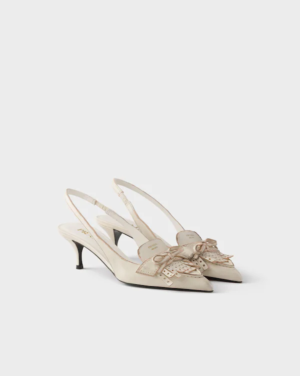 Sapatilhas de couro com tira nas costas