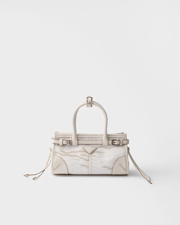 Bolsa de mão Prada Bonnie pequena em linho estampado e couro