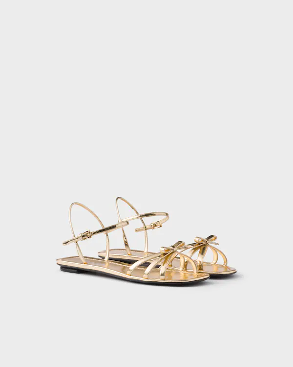 Sandalhas de couro metálico planas