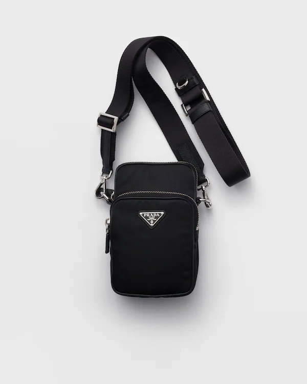 Capa para smartphone em Re-Nylon e couro Saffiano