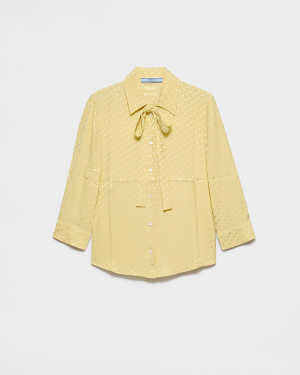 Camisa de cetim com estampa de bolinhas